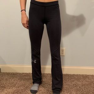 Black under armpits yoga pants